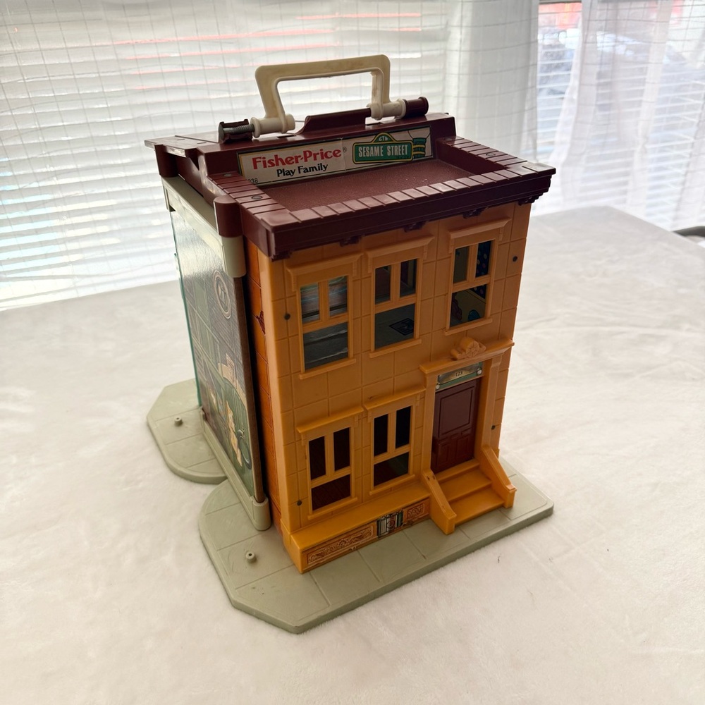 Vintage 1975 Fisher-Price Sesame Street Play Family Folding Dollhouse #938 - Picture 2 of 14